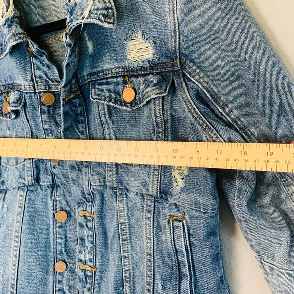 BLANKNYC Distressed Light Wash Denim Trucker Jacket Size Small Raw Hem Button - Picture 7 of 9